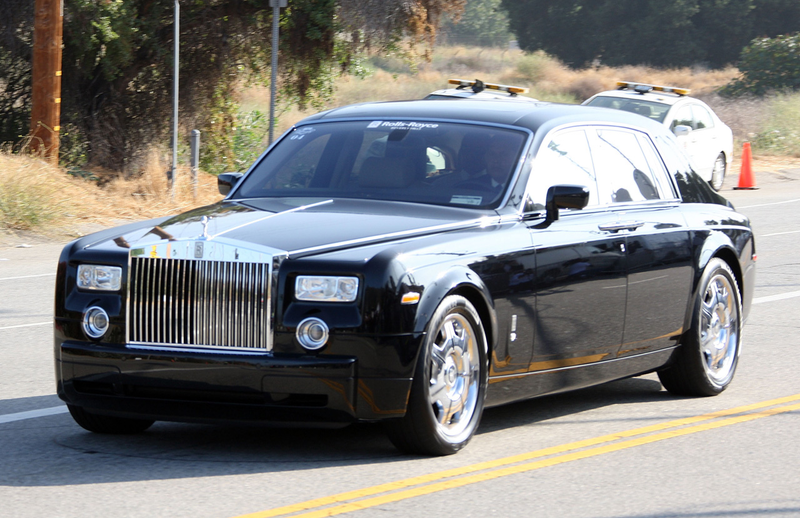 Illustration for article titled Michael Jackson's Funeral Procession Sponsored By Land Rover, Rolls Royce Dealer